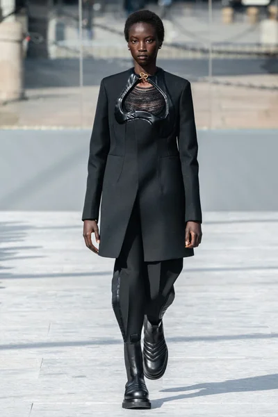 Look 32